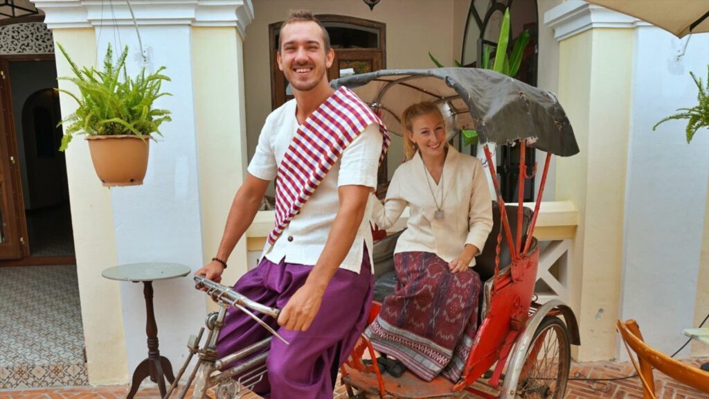 Laos, Luang Prabang: Dress like a local – Half Day | Visit Locations in style