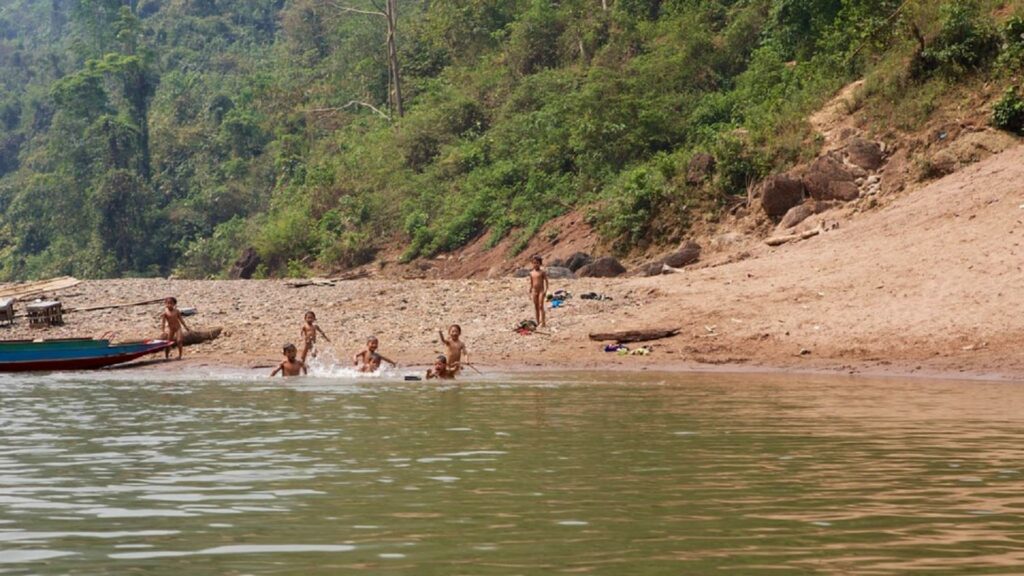 Laos Région de Luang Prabang : Tour multi activités combinant Trek, Elephant et Kayak – 2 Jours | Voyage actif au Laos