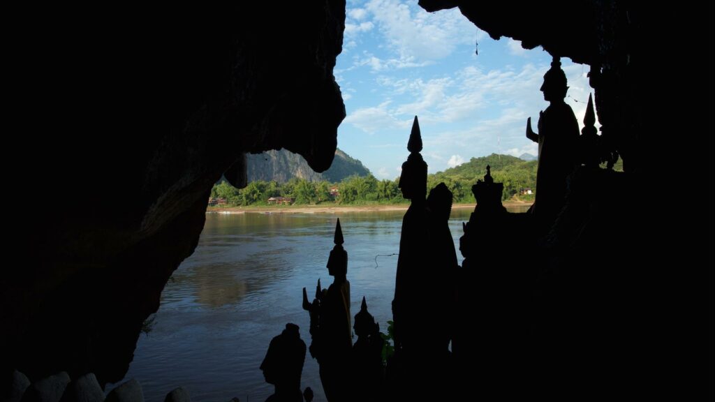 POKS-1 – Highlights von Luang Prabang: Pak Ou Höhlen & Kuang Si – 1 Tag