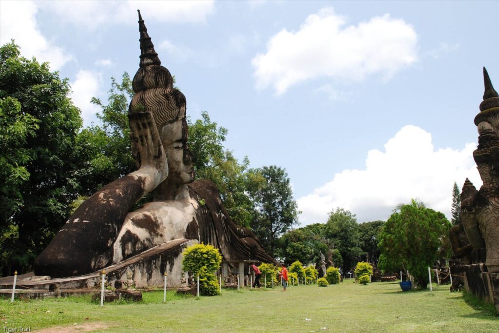 LAV-20 – Laos & Nordvietnam – 20 Tage